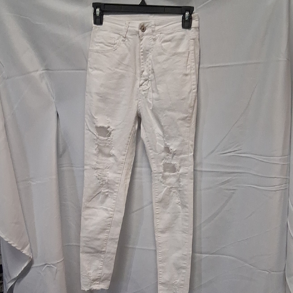 NWOT Womens White Distressed Skinny Jeans